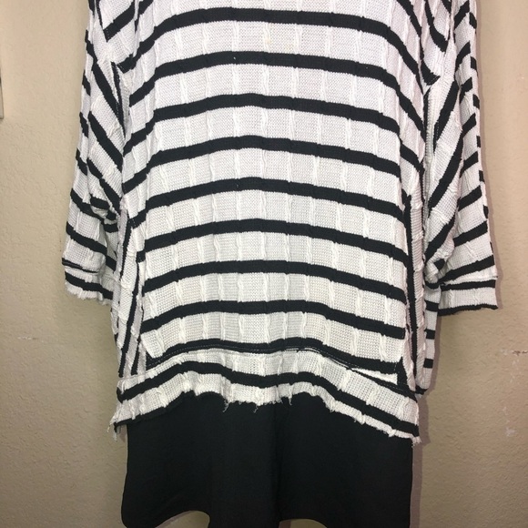 Umgee Distressed Worn Look Oversized Black & White Striped Faux Layer Tunic Sz L - Picture 2 of 8